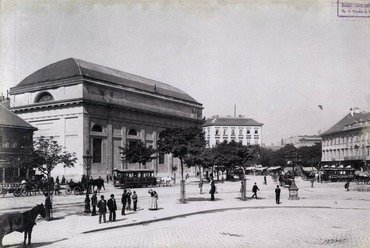 Deák Ferenc tér. A felvétel 1892-1895 között készült. A kép forrását kérjük így adja meg: Fortepan / Budapest Főváros Levéltára. Levéltári jelzet: HU.BFL.XV.19.d.1.08.040