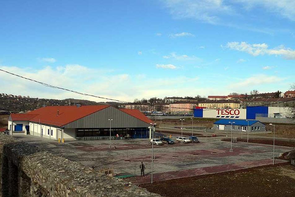 Matúz Melinda: Tesco, Lidl - bárhová lepottyantható (Komlói körkép)