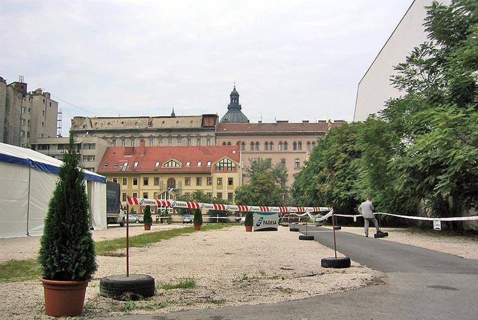 Central Passage - a Paulay Ede-Király utca közötti foghíjtelken