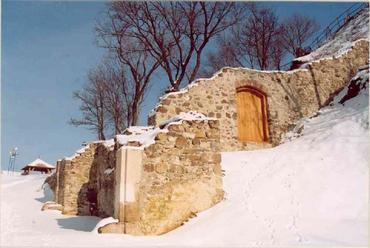 7. ábra: Az alsóvári kapu a helyreállítás után, 2004.