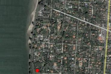 légifotó a környékről - piros pöttyel jelölve a ház helye