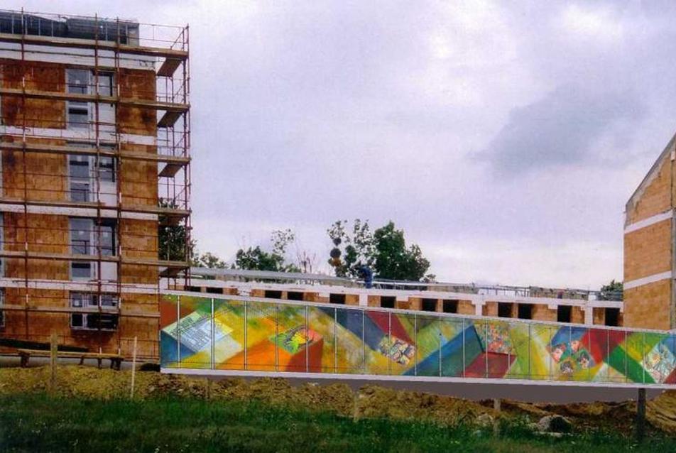 Műalkotás a gödöllői Szent István Egyetem új kollégiumi épületének gyalogos hídján