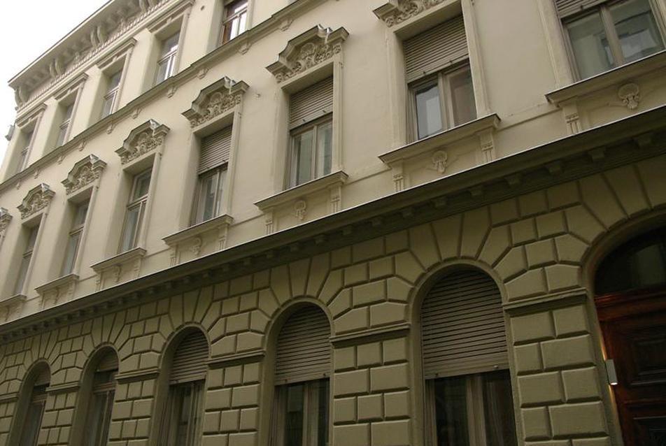 Épületbejárás a Bástya utca 22-ben