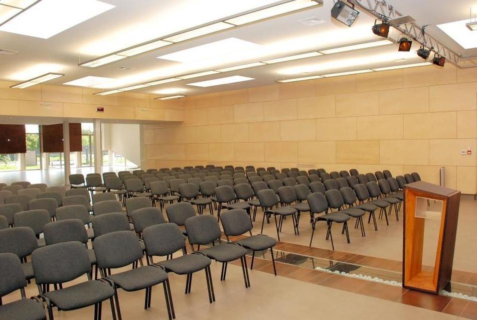 Szombathely - rendezvényközpont; építész: Sztojka Gábor, Koós Marianna