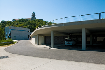 A fogadóépület és a parkoló © Török Tamás / copia.hu