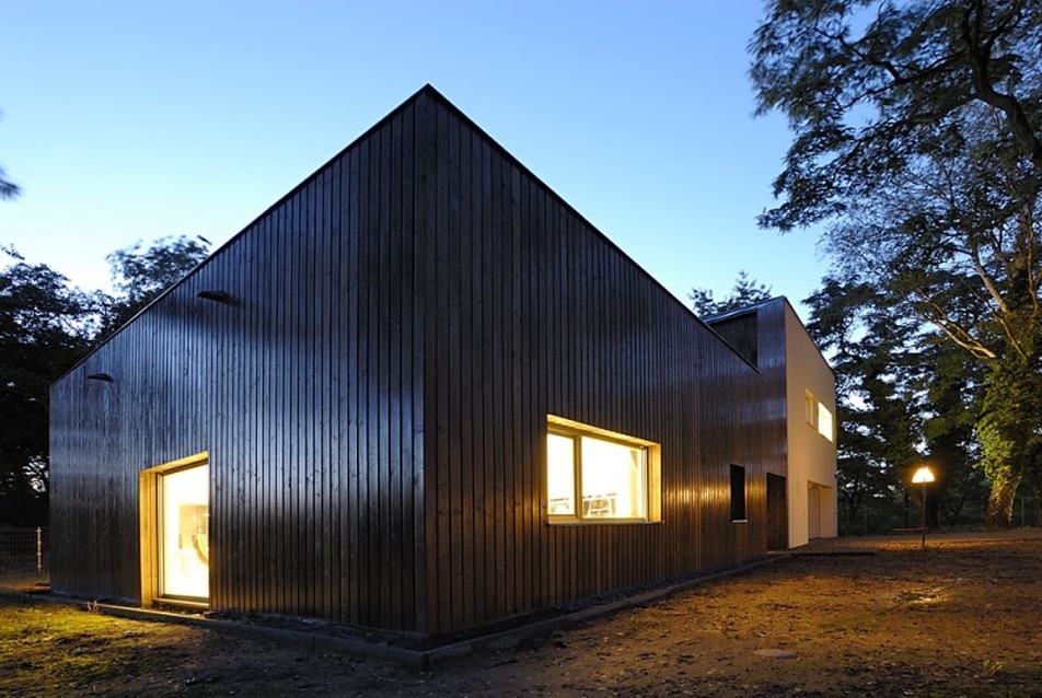 Poznan melletti ház. Tervező: Neostudio Architects, Bartosz Jarosz, Paweł Świerkowski, Magda Nowak