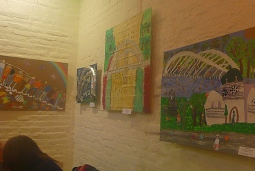 A Tiszavirág híd avatójára meghirdetett rajzverseny legjobbjaiból nyílt kiállítás a Tisza(p)Art moziban