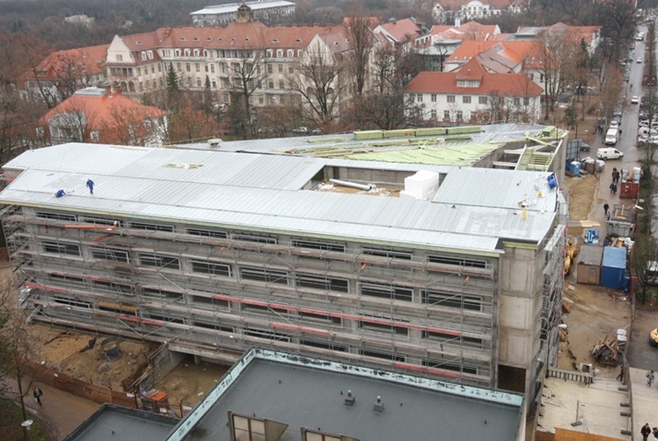 DE-OEC Központi IN-VITRO diagnosztikai tömb. Vezető tervezők: Kovács Péter, Lengyel István