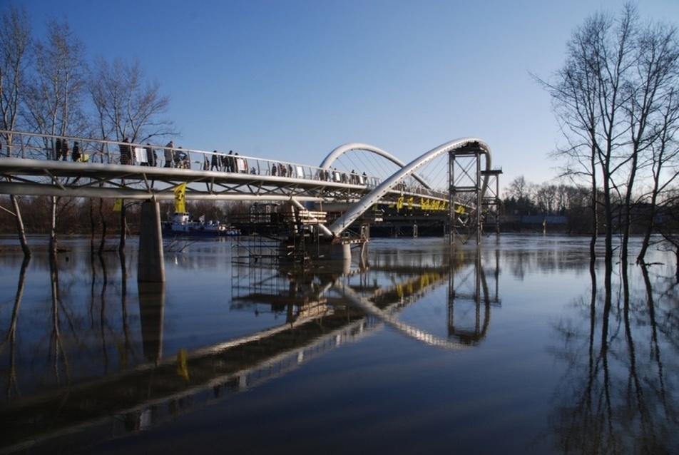 A híd távlati képe a város felől - vezető tervező és fotó: Pálossy Miklós