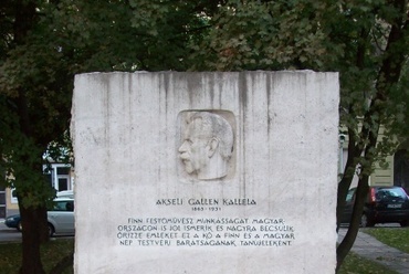 Akseli Gallen-Kallela emlékműve a Lánchíd utcában