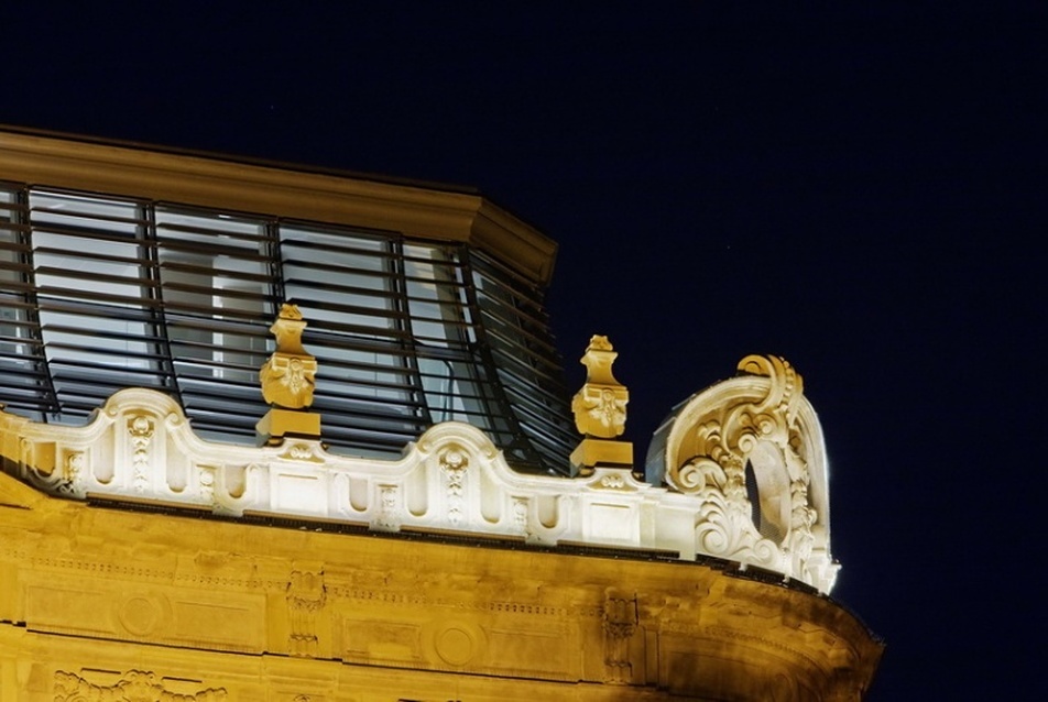 Egy palota ötletes tetőtér-beépítése – Budapest, Szabadság tér 14.