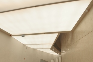 Kodály Központ galéria spanyol lépcső - belsőépítészet: Rádóczy (f) László, Tolnai Zsolt, fotó: Rádóczy Bálint