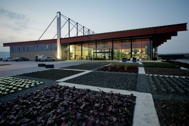 Plantart Központ és Virágpiac. Tervező: Rombauer Gábor