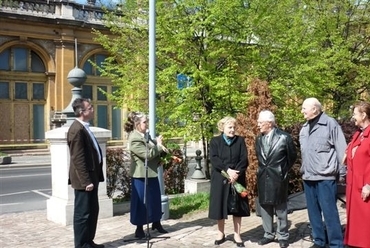 Mívesmesterek: Aradiné Komjáthy Enikő, Aradi Péter, Lékainé Szász zsuzsa,Nagy Pál,Ultmann Jenő. Fotó: http://www.yblegyesulet.hu