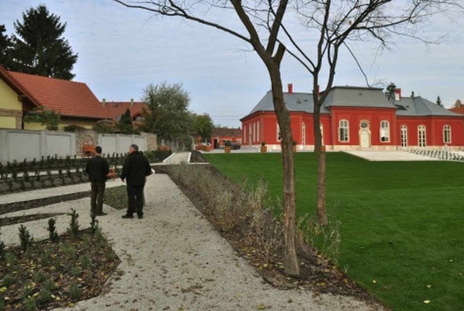 Laffert-kúria udvari panoráma - vezető tervezők: Kiss-Gál Zuzsanna, Kiss-Gál Gergely, Albert Tamás