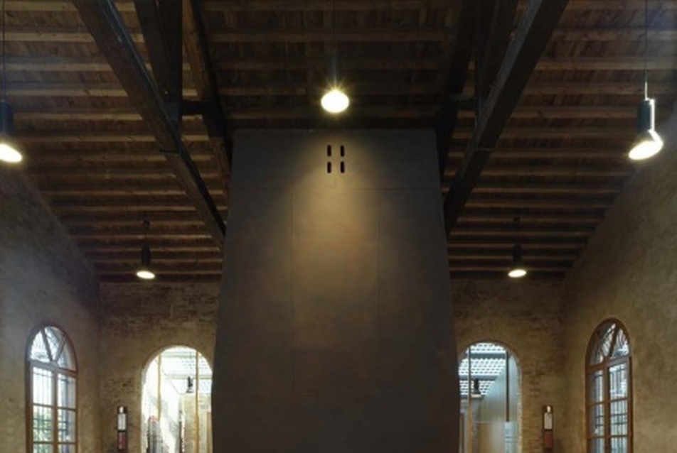 A corten-acélba burkolt gépészeti mag - Carlo Cappai és Alessandra Segatini, fotó: Pietro Savorelli