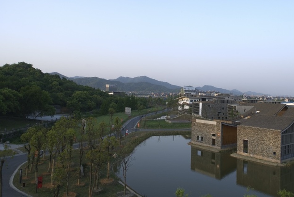 Xiangshan Campus, Kínai Művészeti Egyetem (II. ütem), Hangzhou, Kína (2007); - fotó: Lv Hengzhong
