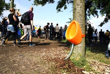 Sam van Veluw/Andeboom – Fára szerelhető P-Tree vizelde, Hollandia (2011)