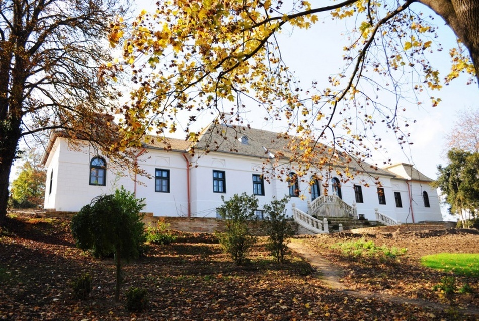 A medinai Apponyi kúria rekonstrukciója - tervezők: Molnár Csaba, Vilics Árpád, Lantos Olivér Dániel, Maza Orsolya