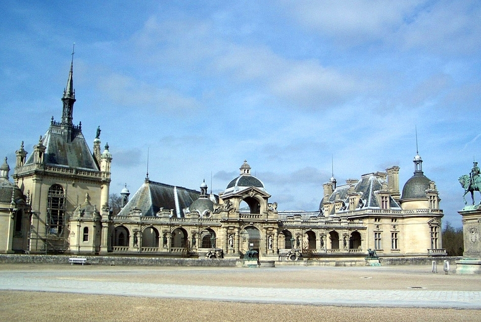 A XXIV. Előkongresszus helyszíne a Chantilly kastély. (Forrás: Wikipedia)