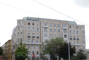 Az épület állapota a felújítás előtt - Kossuth téri homlokzat, forrás: Bánáti Béla
