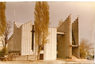 A farkasréti templom az 1978-as felszentelést követően, archív fénykép. MÉM Szabó István-hagyaték
