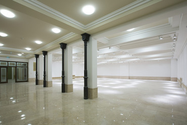 Az 5. emeleti kiállítóterem az öntöttvas oszlopokkal, fotó: Harisfotó, MMA