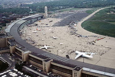 Berlin, Tempelhof - repülőnap, 1984. Forrás: Wikipedia
