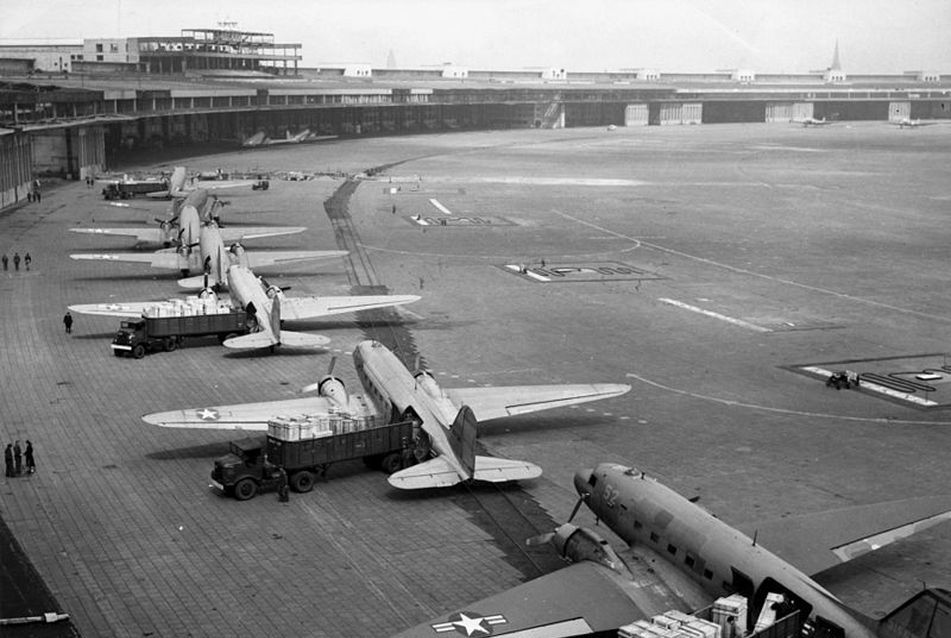 Berlin, Tempelhof - a légihíd idején, 1948-ban. Forrás: Wikipedia