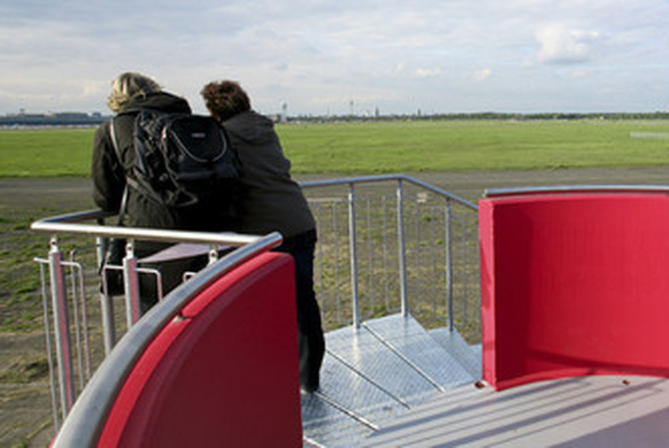 Berlin, Tempelhof park - madárles. Forrás: Lichtschwaermer