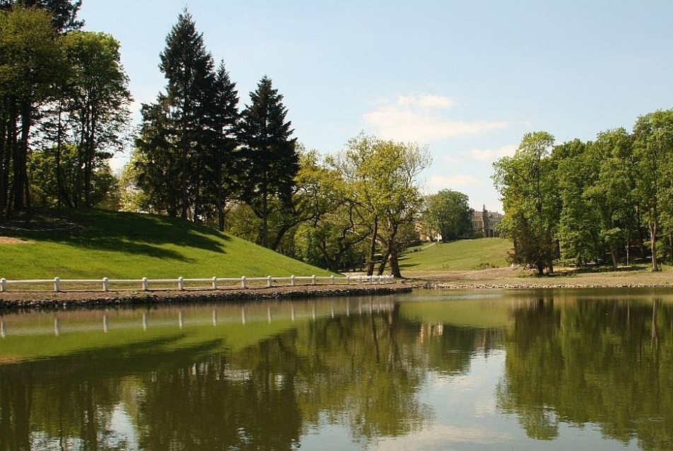 Megújult a Károlyi-kastély park