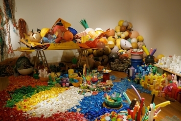 Patra sodródott műanyag hulladék.Jürgen Lehl kiállítása a tokiói modern művészeti múzeumban (MOT) - fotó: Kovács Bence