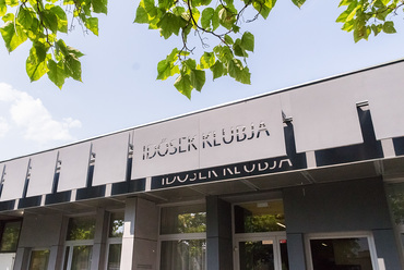 homlokzat - Heltai Jenő Idősek Klubja - építész: Bander Péter - fotó: Orosz Ádám