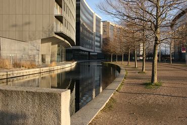 Ørestad City: Arne Jacobsens Allé - forrás: Wikipedia