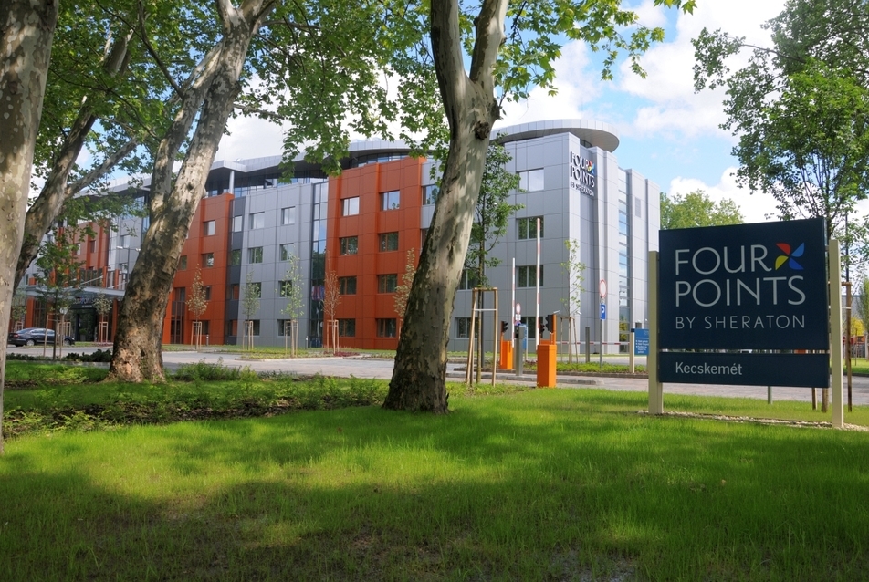 platánok között megbúvó - Four Points by Sheraton Hotel és Konferencia Központ - fotó: KÉSZ Építő Zrt.