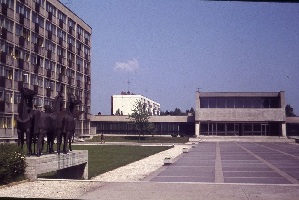 Debrecen, Agrártudományi Főiskola, mozi - építész: Mikolás Tibor