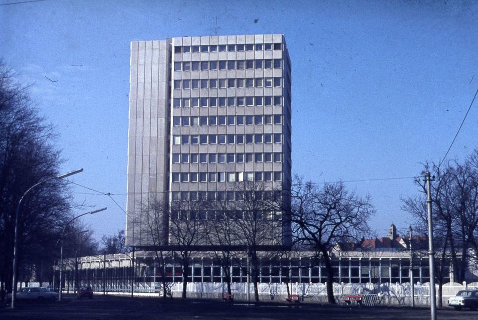 Debrecen, DOTE, Elméleti Tömb - építész: Mikolás Tibor