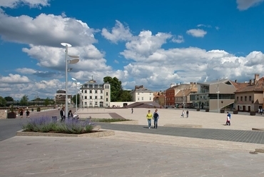 győri Dunakapu tér - építész: Kádár Mihály - fotó: Bujnovszky Tamás