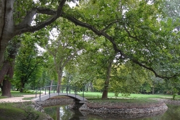 Bicske , Kossuth Zsuzsa Gyermekotthon korábbi Batthyány-kastély parkja 