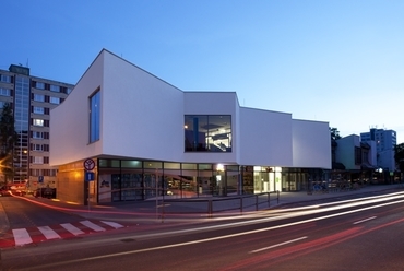 nyertes középület - Shopping Centre Point