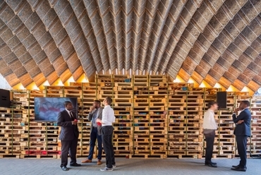 Block Research Group: Zurich Pavilion raklapokból és újrahasznosított faanyagból