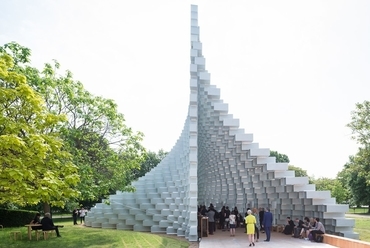 Serpentine Pavilon 2016 - építész: Bjarke Ingels Group - fotó: Iwan Baan