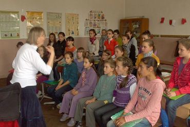 A gyerekek és Gabi nővér - Mariánum, Tündérkert közösségi ház - Callmeyer László