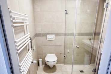 betegszoba zuhany, wc - építész: Pályi Gábor (Közti Zrt.) - fotó: Pályi Zsófia