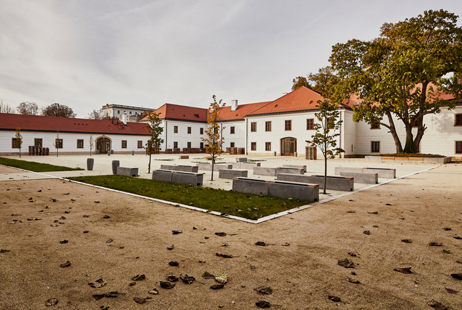 Fertődi Esterházy kastélyegyüttes - Rendezvényközpont, Jószágkormányzói (Tiszttartói) épületegyüttes - építészek: Molnár Csaba DLA, Halmai Dénes, Szentkuti Viktor - fotó: Batár Zsolt