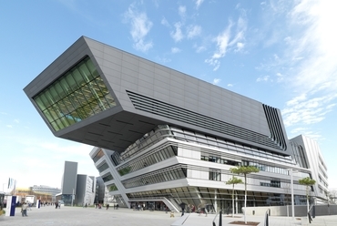 bécsi egyetemi könyvtár - építész: Zaha Hadid Architects, Hamburg - fotó: Alukönigstahl