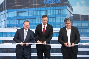 Nokia Skypark irodaház átadása - építészek: Zoboki Gábor, Szatmári Gábor - forrás: Nokia
