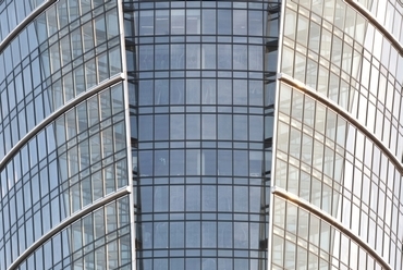 Warsaw Spire - építész: Jaspers Eyers & Partners studio - forrás: AGC