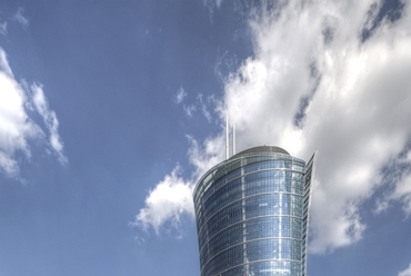 Warsaw Spire - építész: Jaspers Eyers & Partners studio - forrás: AGC