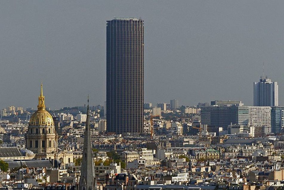 Tour Montparnasse - építész: A Jean Saubot, Eugène Beaudouin, Urbain Cassan és Louis de Hoÿm de Marien - forrás: Wikipedia